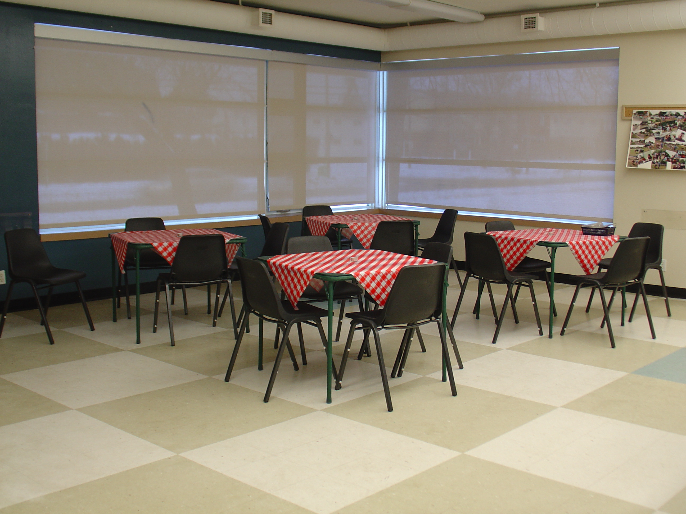 Main room with small tables